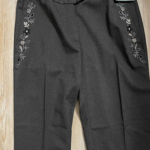 Embroidered design Crop pants - Picture 2 of 5